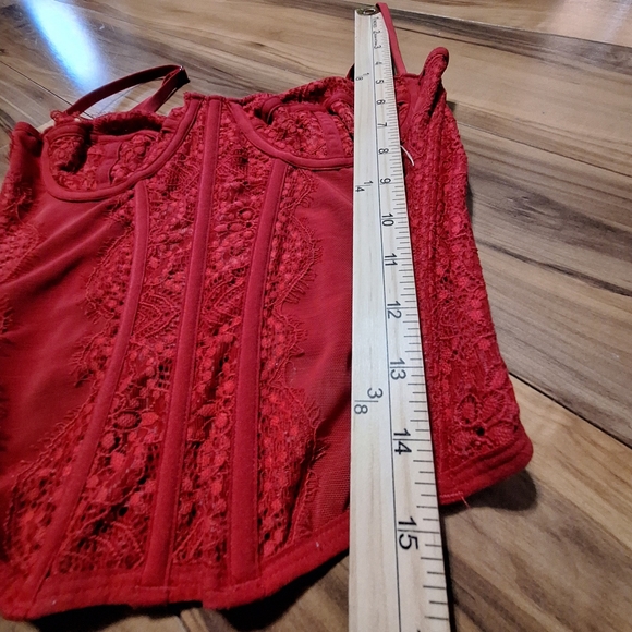 Out From Under M Red Lace Corset Top Y2K 90s Romantic Feminine Vamp Club Date - Picture 6 of 7